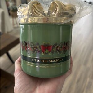 BATH & BODY WORKS “TIS THE SEASON” LIMITED EDITION GOLD BOW LID CANDLE. NEW!
